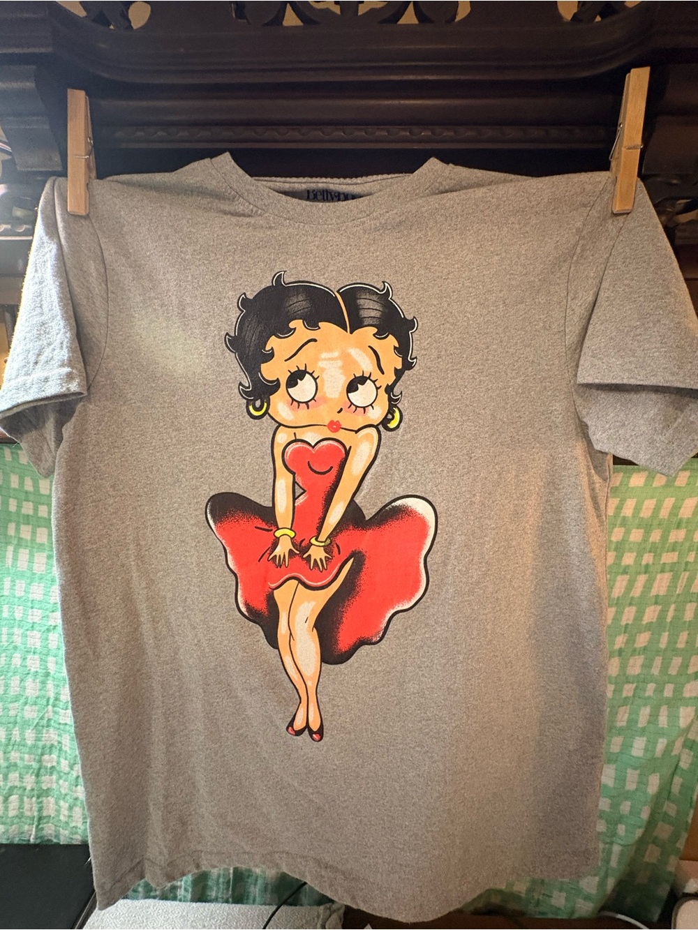 Betty Boop Gray and Black Care Label Print. Ladies small. Basic T.